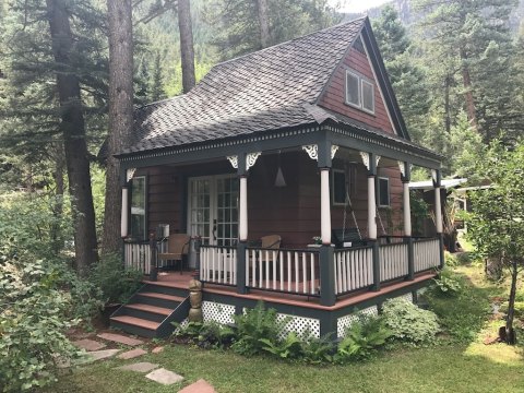 This Cottage VRBO In Colorado Is One Of The Coolest Places To Spend The Night