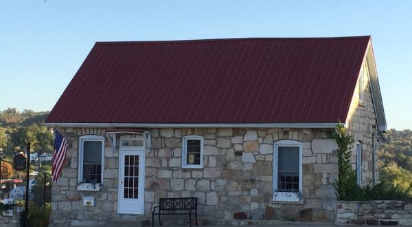 This Stone Cottage VRBO In Missouri Is One Of The Coolest Places To Spend The Night