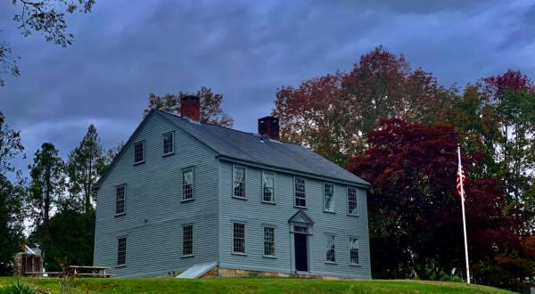 The Haunted Home In Rhode Island Both History Buffs And Ghost Hunters Will Love