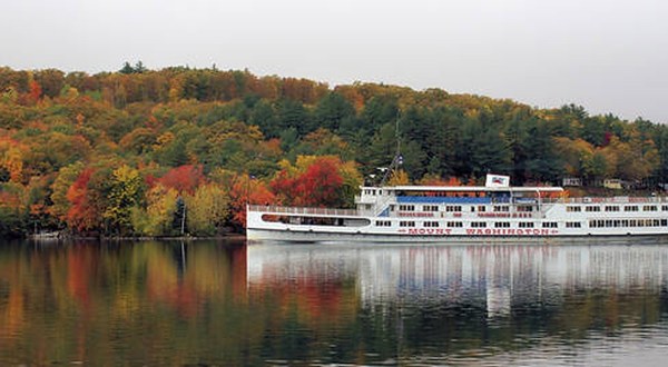 This New Hampshire Boat Ride Leads To The Most Stunning Fall Foliage You’ve Ever Seen