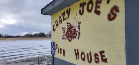 Feast On Fried Fish At This Unassuming But Amazing Roadside Stop In Illinois