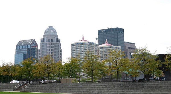 There’s A Logical Explanation For The Huge Lighthouses Atop A Pair Of Skyscrapers In Louisville, Kentucky