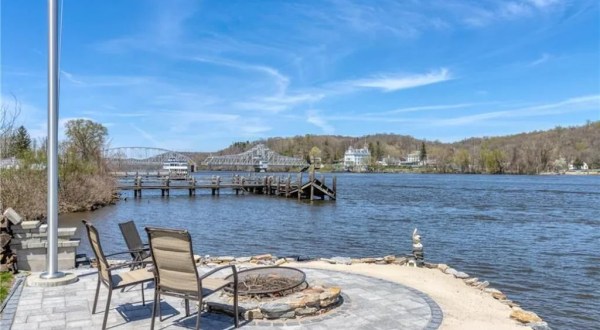This Waterfront Cottage VRBO In Connecticut Is One Of The Coolest Places To Spend The Night