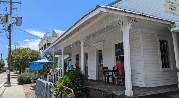 You’ll Love Visiting Mockingbird Cafe, A Mississippi Restaurant Loaded With Local History
