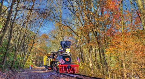 This Pennsylvania Train Ride Leads To The Most Stunning Fall Foliage You’ve Ever Seen