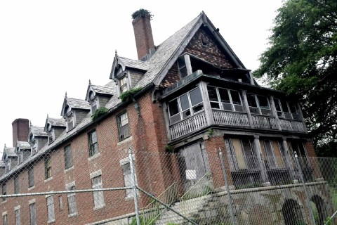 Visit The Haunted Seaside Sanatorium, Then Dine With History At The Griswold Inn In Connecticut