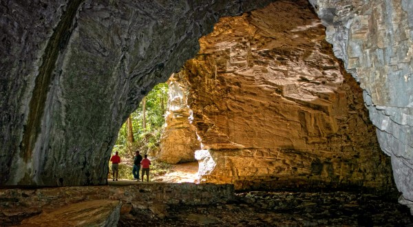 Hike Through A Hidden Cave, Then Dine At A Cave-Themed Restaurant All At This Underrated Kentucky State Park