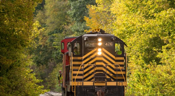 This Indiana Train Ride Leads To The Most Stunning Fall Foliage You’ve Ever Seen