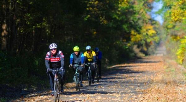 This Mississippi Bike Ride Leads To The Most Stunning Fall Foliage You’ve Ever Seen