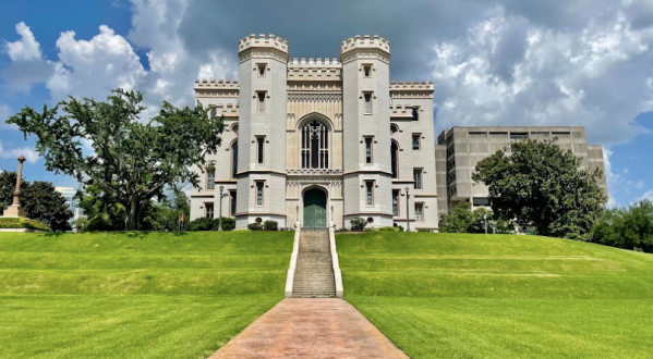 The Haunted Building In Louisiana Both History Buffs And Ghost Hunters Will Love