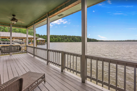 This Floating Cabin VRBO In Louisiana Is One Of The Coolest Places To Spend The Night