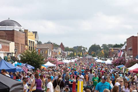 If There's One Fall Festival You Attend In North Carolina, Make It The Lincoln County Apple Festival