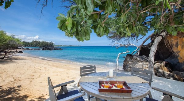 This 1930s Beachside Bungalow VRBO In Hawaii Is One Of The Coolest Places To Spend The Night