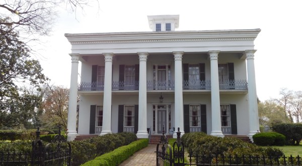 The Haunted House Museum In Alabama Both History Buffs And Ghost Hunters Will Love