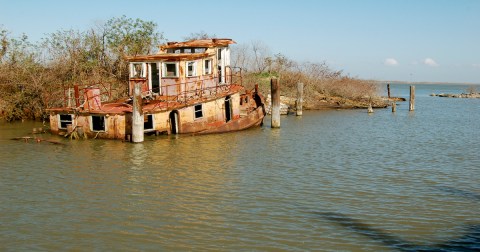 10 Abandoned Places In Louisiana That Nature Is Reclaiming