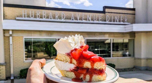 Hubbard Avenue Diner Just Might Have The Most Epic Dessert Selection In All Of Wisconsin