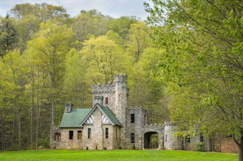 There's A Castle Hiding Just Outside Cleveland, Ohio, And It's An Epic Royal Adventure