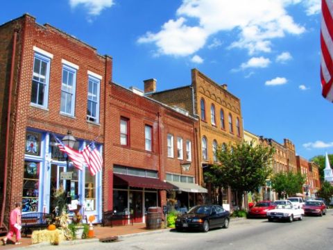 The One Small Town In Tennessee With More Historic Buildings Than Most Others