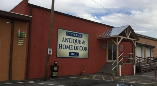 You’ll Find Hundreds Of Treasures At This Large Antique Shop In Tennessee