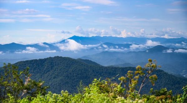 Tennessee’s Beauty Spot Is One Of The Best Summits for Viewing Two Different States