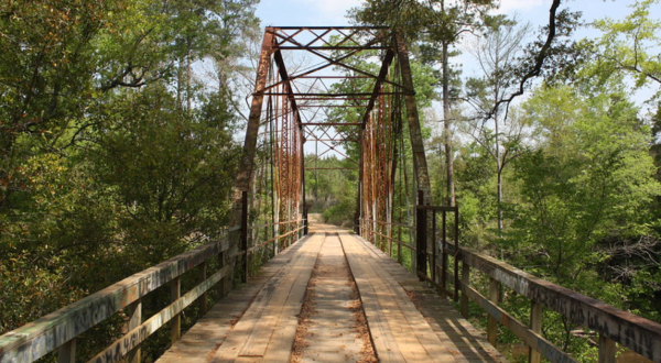 Crossing This Haunted Mississippi Bridge Will Give You Nightmares