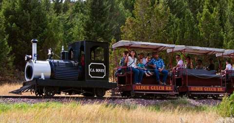 3 Ridiculously Charming Train Rides To Take In Montana This Fall