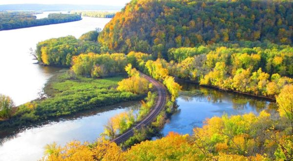 Iowa’s Great River Road Is Among The Most Scenic Drives In America And You’ll Want To Gas Up The Car Immediately