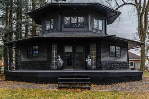 This Gothic-Inspired Airbnb In Illinois Will Take Your Fall Getaway To A Whole New Level
