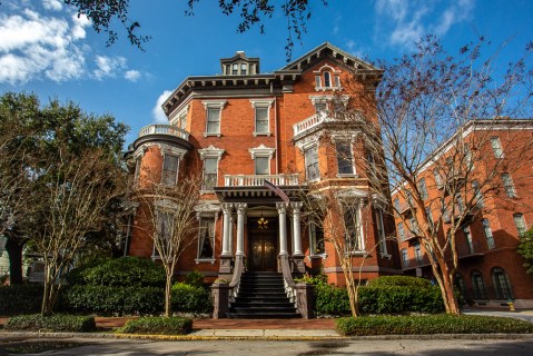 The Haunted Hotel In Georgia Both History Buffs And Ghost Hunters Will Love