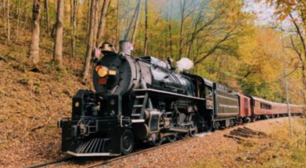 This North Carolina Train Ride Leads To The Most Stunning Fall Foliage You’ve Ever Seen