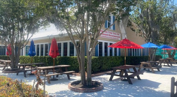 You’ll Love Visiting Lee’s Inlet Kitchen, A South Carolina Restaurant Loaded With Local History
