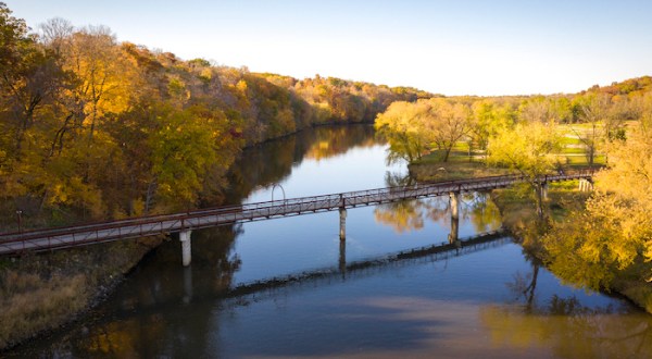 This Iowa Bike Ride Leads To The Most Stunning Fall Foliage You’ve Ever Seen