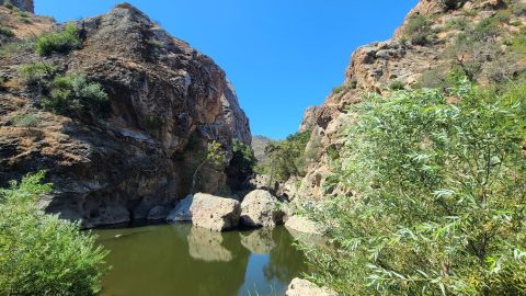 The 4.4-Mile Rock Pool And Century Lake Trail In Southern California Is Full Of Jaw-Dropping Natural Pools