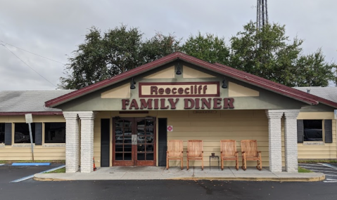 The Pies At This Southern-Style Family Diner In Florida Have Wowed Customers Since The 1930s