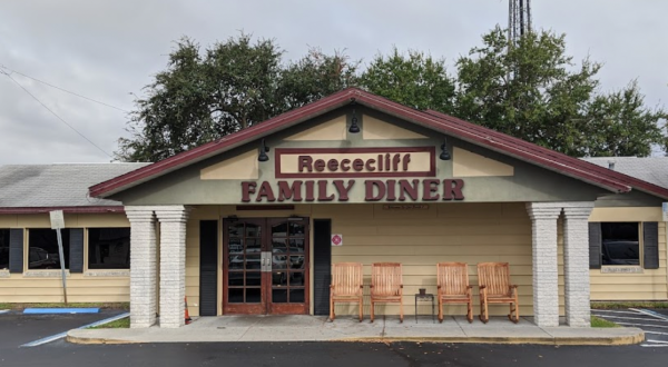 The Pies At This Southern-Style Family Diner In Florida Have Wowed Customers Since The 1930s