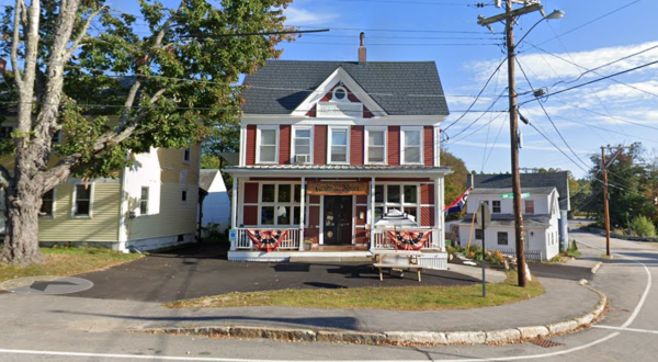 Nestled In The Middle Of A General Store, This Tiny New Hampshire Cafe Is An Enchanting Day Trip Destination