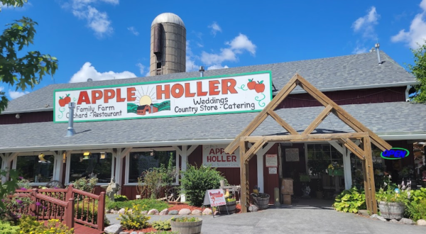 The Wisconsin Apple Orchard Where You Can Also Take A Hay Ride