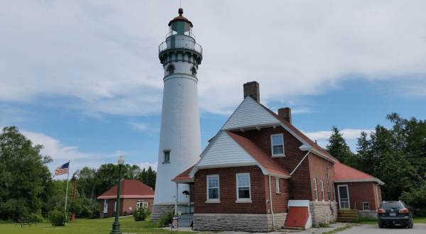 The Haunted Lighthouse In Michigan Both History Buffs And Ghost Hunters Will Love