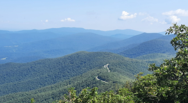 There’s A Virginia Trail That Leads To A Stunning Mountain View The Entire Family Will Love