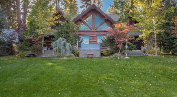 Experience The Fall Colors Like Never Before With A Stay At This Lakefront Log Home In Idaho