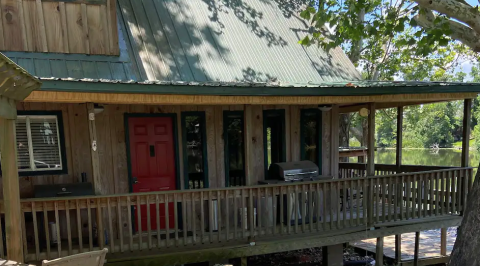 You'll Have A Front-Row View Of The Louisiana Cane River At This Cozy Cabin