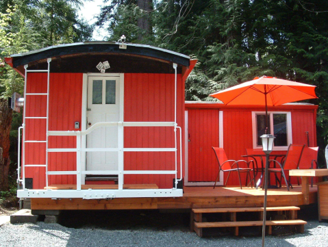 This Little Red Caboose VRBO In Washington Is One Of The Coolest Places To Spend The Night