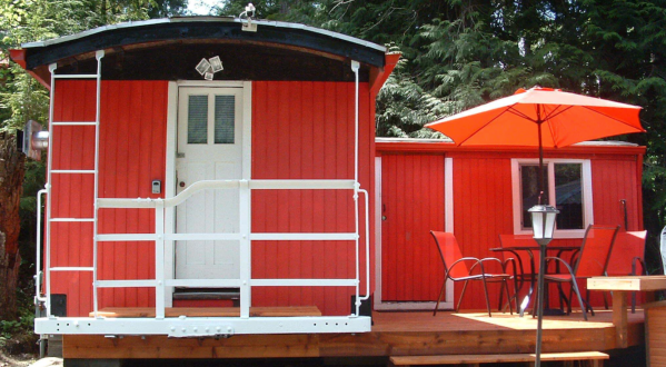 This Little Red Caboose VRBO In Washington Is One Of The Coolest Places To Spend The Night