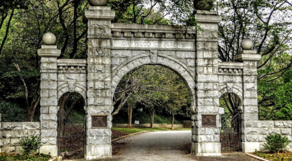 One Of The Most Haunted Cemeteries In North Carolina Is Also The Most Beautiful
