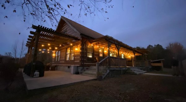 This Log Cabin Vrbo In Georgia Is One Of The Coolest Places To Spend The Night