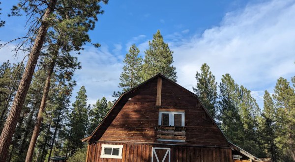 This Renovated Barn VRBO In Montana Is One Of The Coolest Places To Spend The Night
