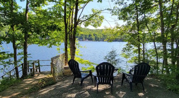 3 Fantastic Lakeside Getaways To Escape To In The Small Town Of Caroga, New York