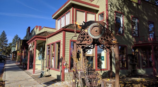 There Are 3 Must-See Historic Landmarks In The Charming Town Of Sisters, Oregon