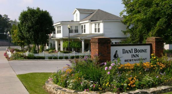 You’ll Love Visiting Dan’l Boone Inn, A North Carolina Restaurant Loaded With Local History