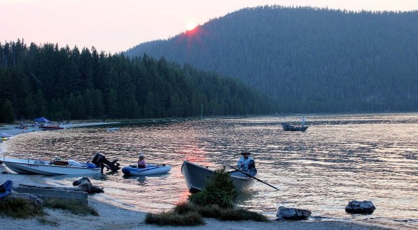 5 Fantastic Lakeside Getaways To Escape To In The Small Town Of La Pine, Oregon
